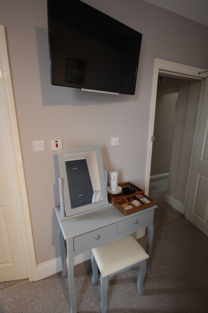 Room-1-Dressing-Table