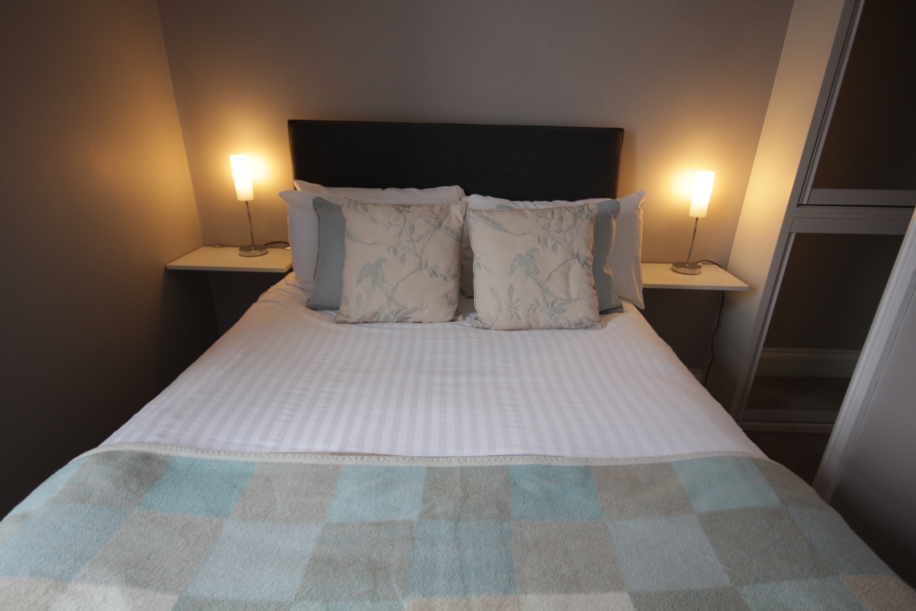 Room-2-Bed-a