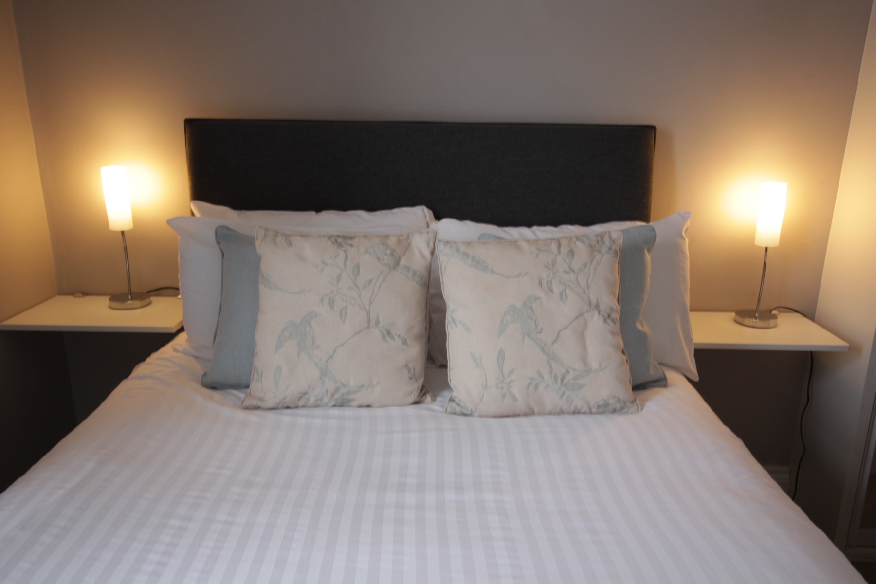 Room-2-Bed