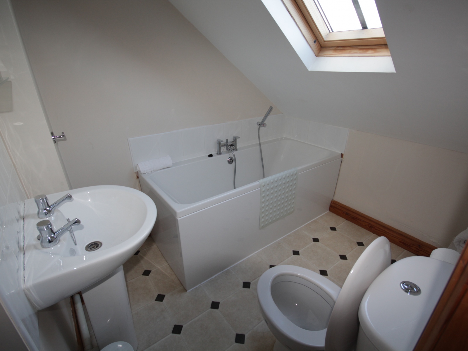 Room-4-Bathroom